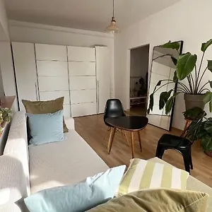 Vibey & Spacious Riverside With Fast Wifi Apartament