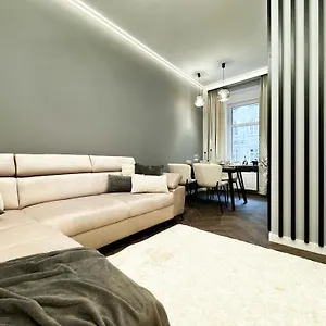  Apartament Central, Modern & Chic Gem, Near Park! 10min To Old Town, Trumski Polska